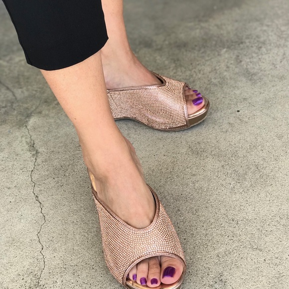 Size 11 Champagne Rhinestone Platform Wedge Sandal - Picture 3 of 8